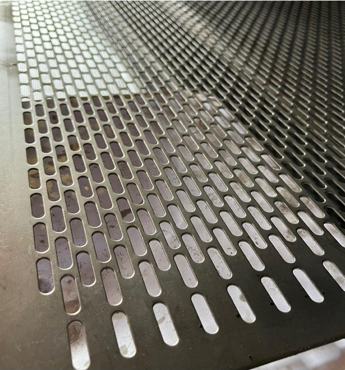 1000×2000×1mm Sac – 6mm Oval Delik