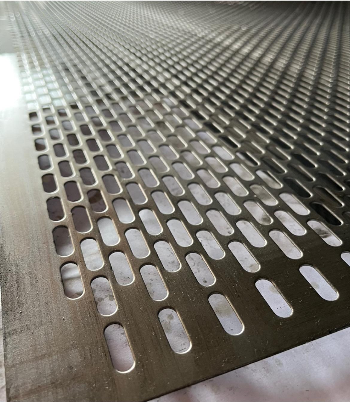 1000×2000×1mm Sac – 7mm Oval Delik
