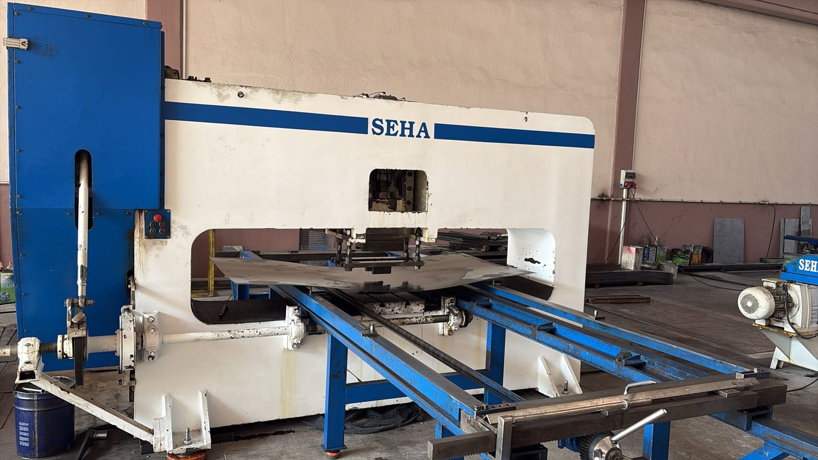 Seha delikli sac zımba presi makinesi